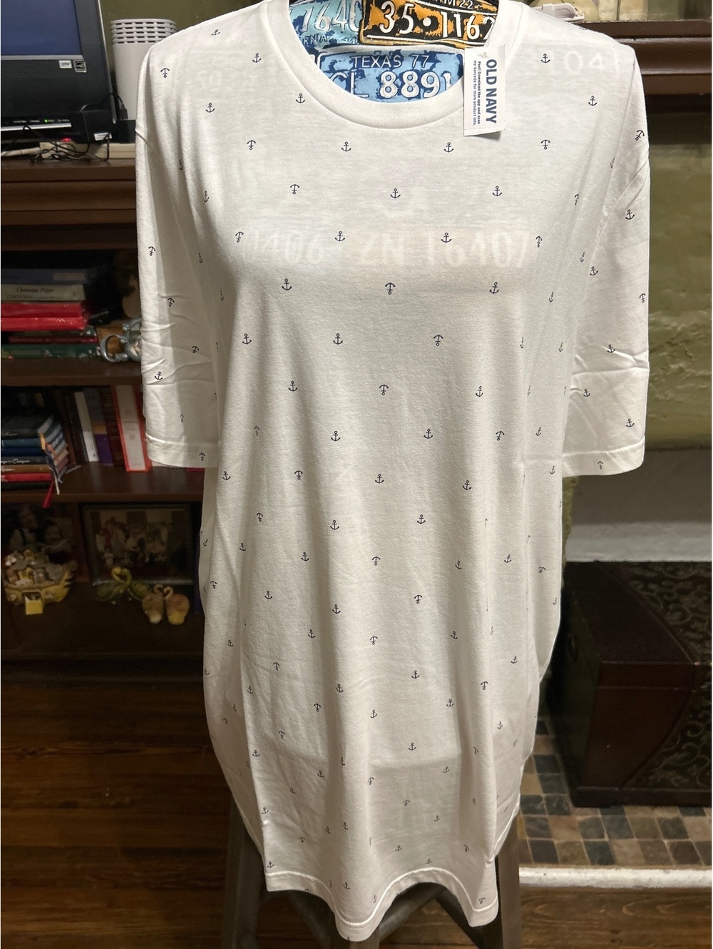 Old Navy XL Tall White Anchor Print Soft-Washed T-Shirt